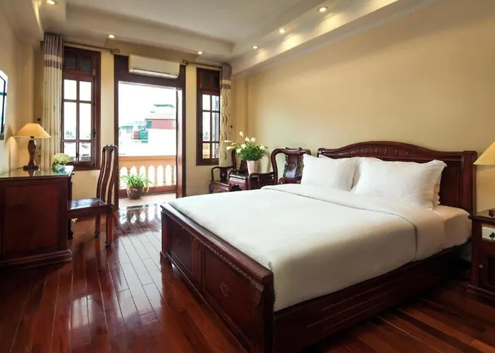 Lucky 3 Hotel & Travel