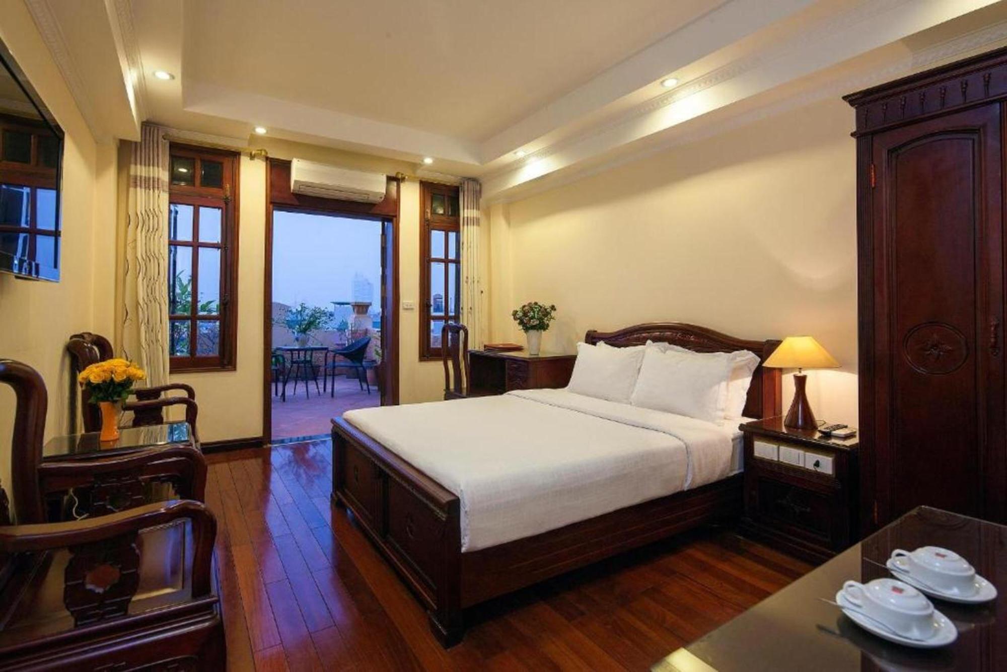 Lucky 3 & Travel Hotel