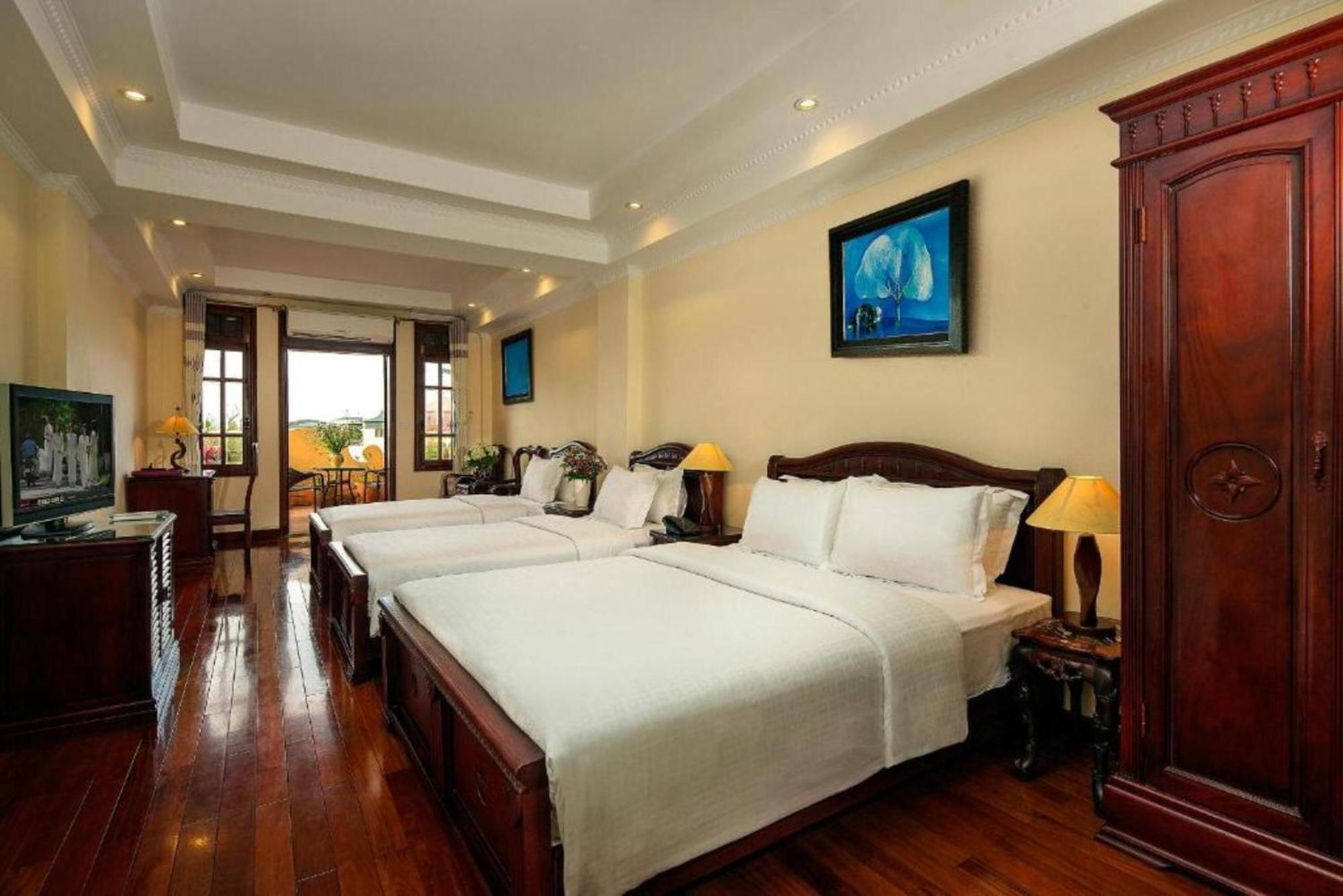 Lucky 3 & Travel Hotel Hanoï