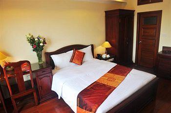Lucky 3 & Travel Hotel