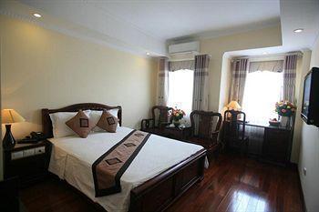 Lucky 3 & Travel Hotel