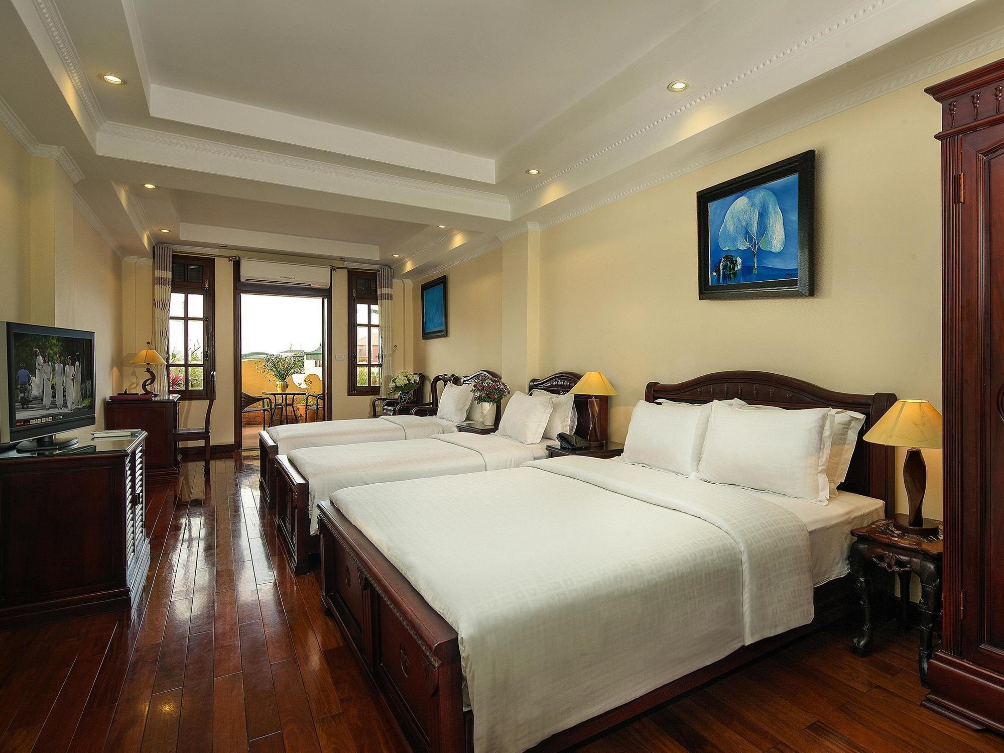 Lucky 3 & Travel Hotel Hanoï