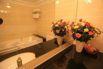 Hotel Lucky 3 & Travel