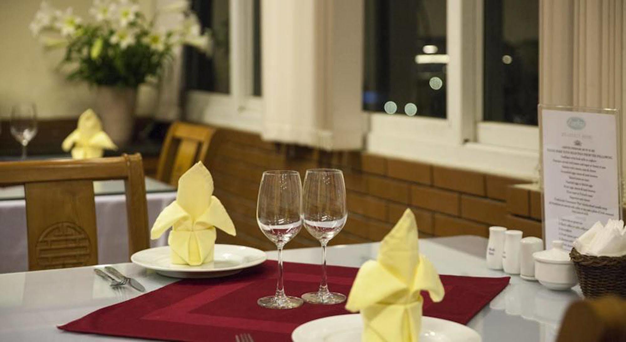 Lucky 3 & Travel Hotel