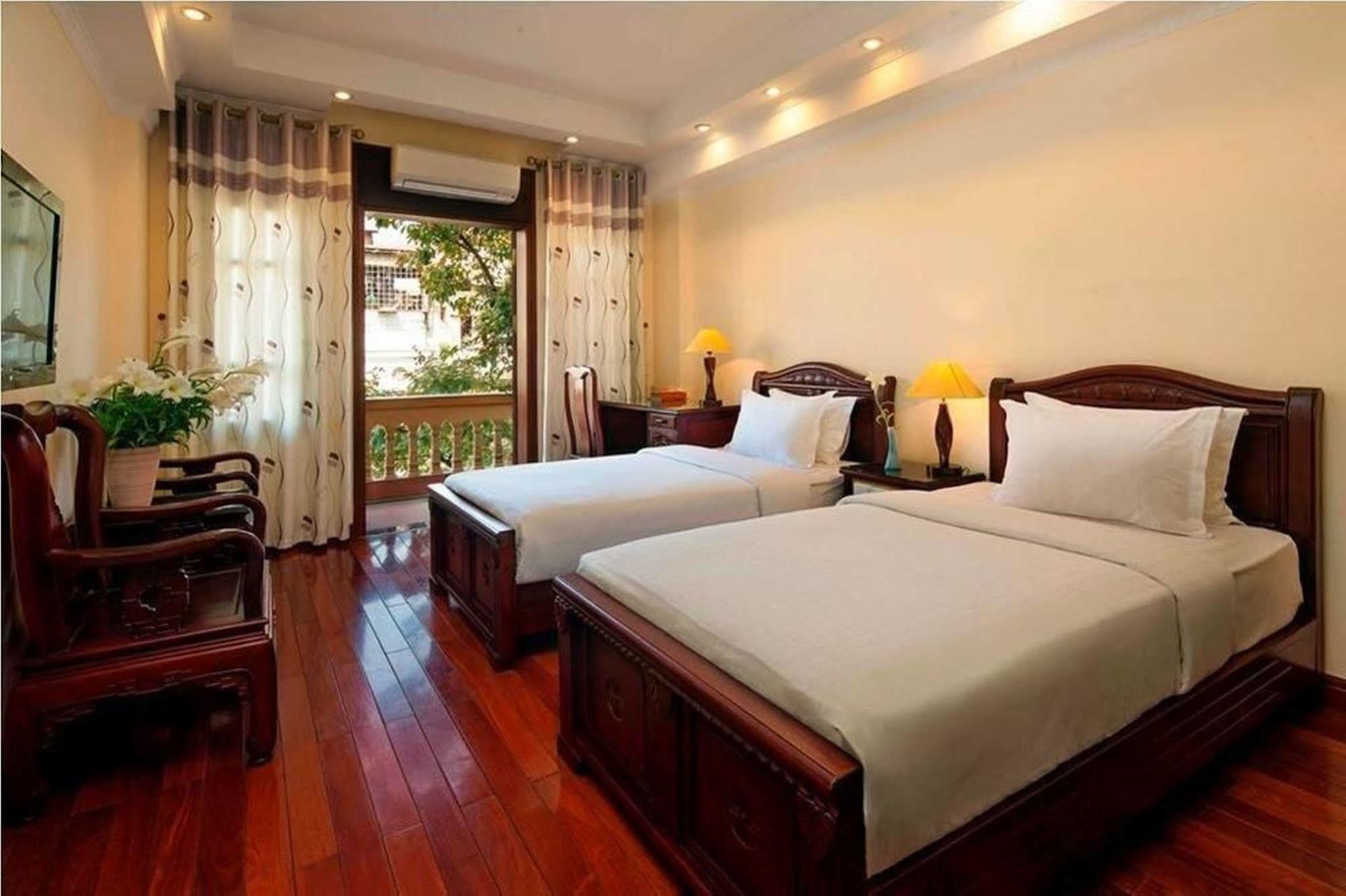 Hotel Lucky 3 & Travel 3*