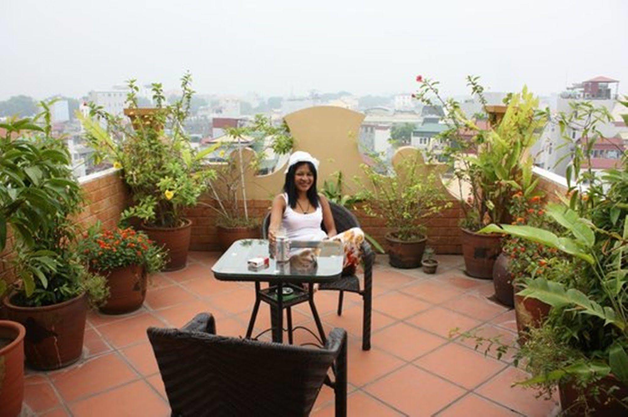 Lucky 3 & Travel Hotel 3*