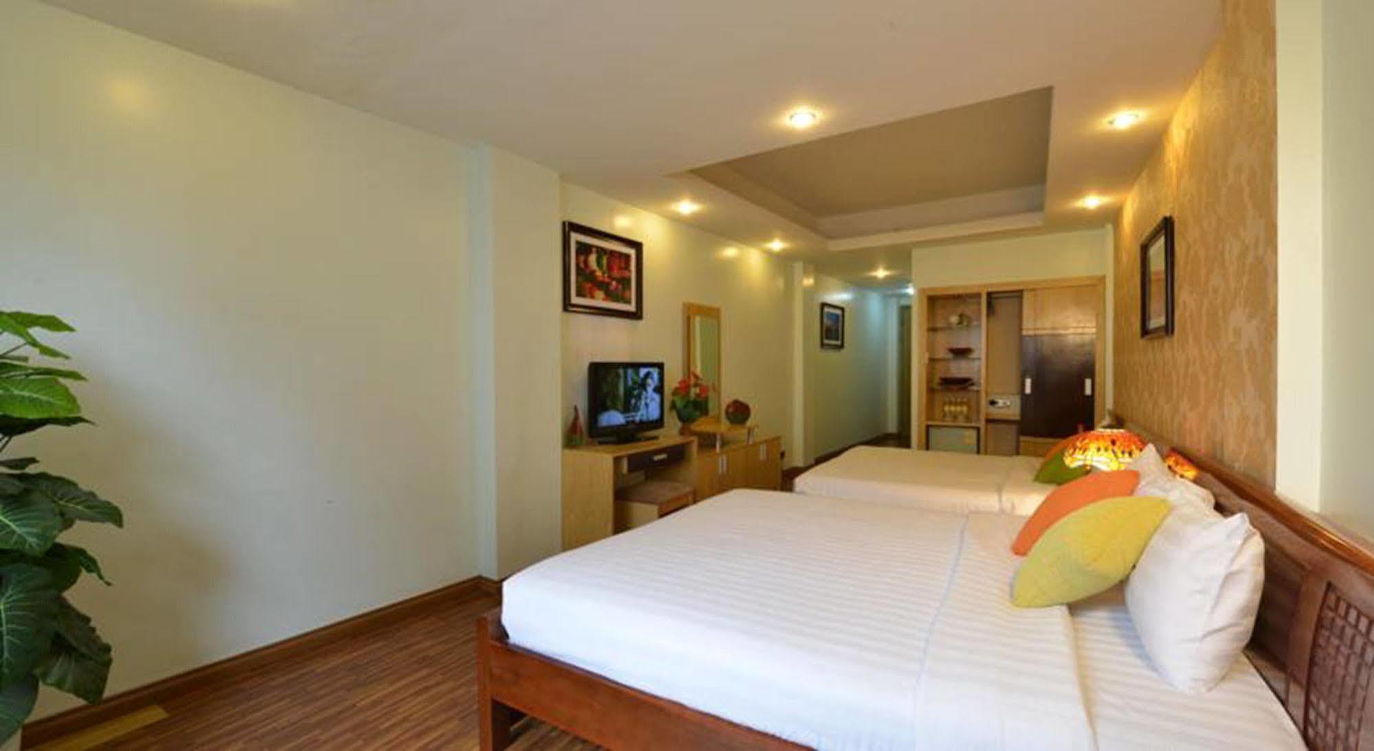 Lucky 3 & Travel Hotel 3*