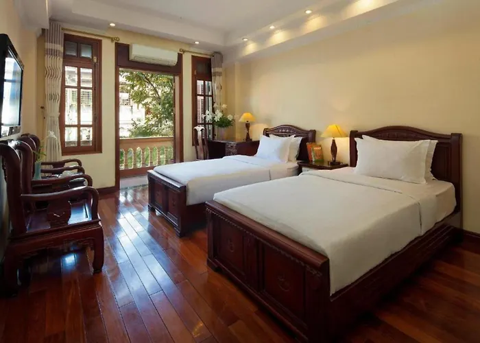 Lucky 3 Hotel & Travel